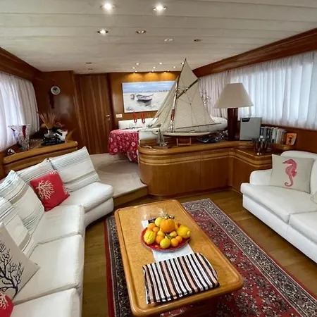 Casa Sull'acqua Botel