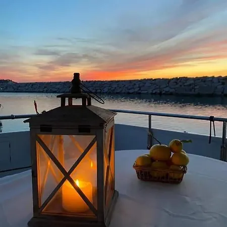 Casa Sull'acqua Botel